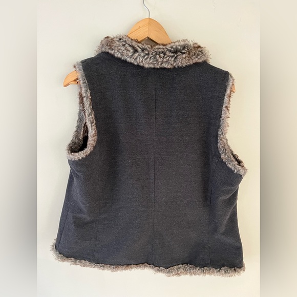 J Jill Vest Grey With Faux Fur Collar. - Picture 3 of 10